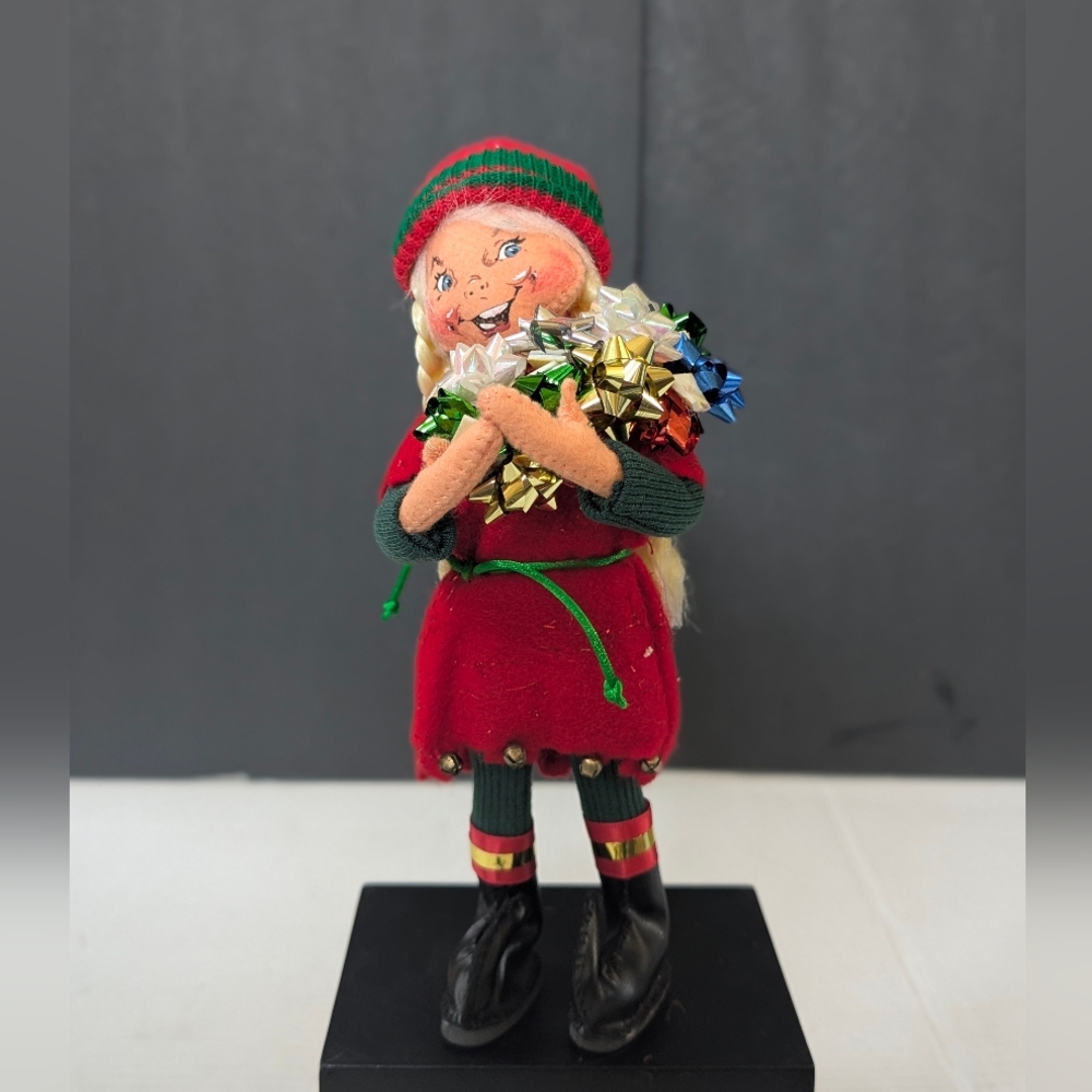 Annalee 9" Bow Maker Girl Elf with Braids Hard To Find